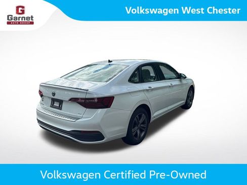 Used 2023 Volkswagen Jetta SE FWD image 3
