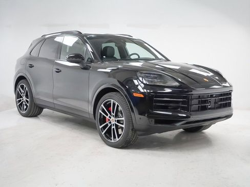 New 2026 Porsche Cayenne S image 8