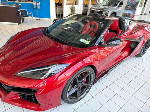 Used 2024 Chevrolet Corvette Z06 w/ Chrome Exterior Badge Package RWD image 3
