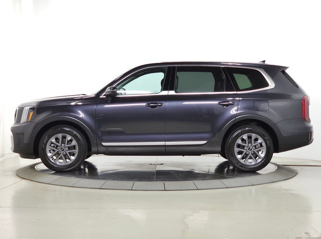 Used 2025 Kia Telluride LX FWD image 5