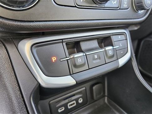 Used 2024 GMC Terrain SLT image 24