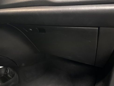 Used 2022 Chrysler Pacifica Touring-L w/ Uconnect Theater Family Group image 8