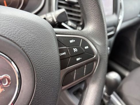 Used 2020 Jeep Cherokee Latitude FWD image 20