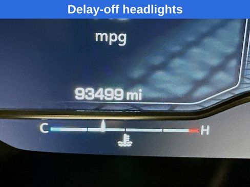 Used 2022 GMC Yukon XL SLT w/ SLT Premium Package image 40