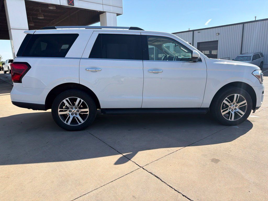 Used 2024 Ford Expedition Limited AWD/4WD image 3