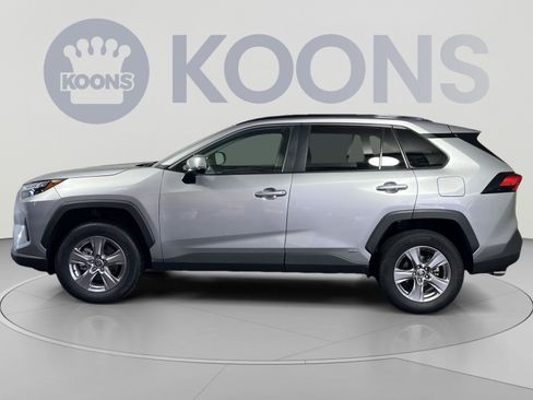 Used 2025 Toyota RAV4 XLE AWD/4WD image 2