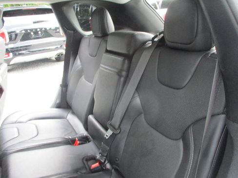 Used 2019 Jeep Cherokee Limited image 27