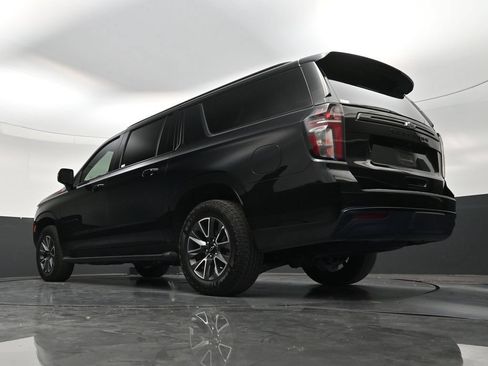Used 2024 Chevrolet Suburban Z71 w/ Luxury Package AWD/4WD image 22