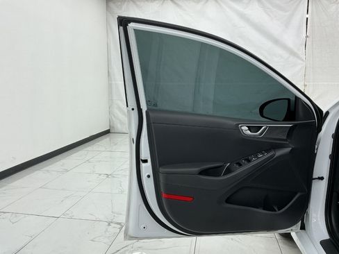 Used 2021 Hyundai Ioniq SE FWD image 18