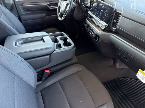 Used 2025 Chevrolet Silverado 2500 LT w/ Convenience Package image 24