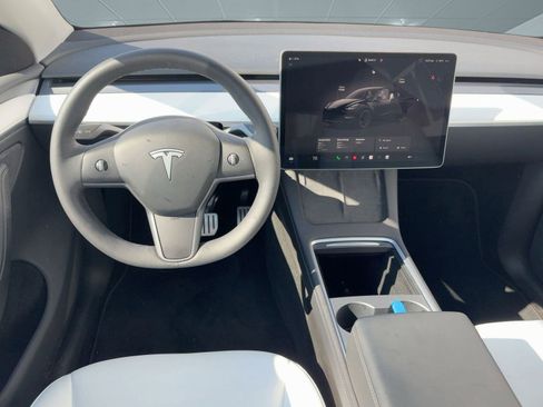 Used 2025 Tesla Model Y Performance image 27