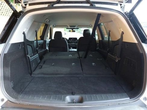 Certified 2025 Nissan Pathfinder SV AWD/4WD image 9