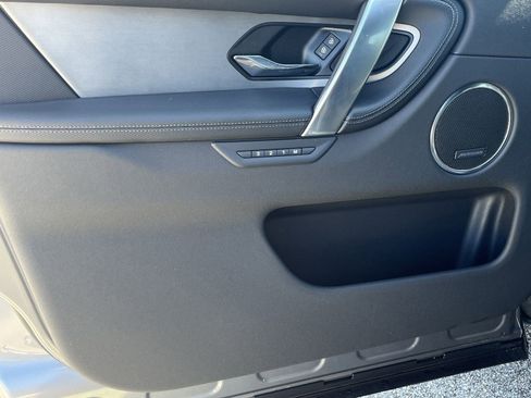 Used 2025 Land Rover Discovery Sport Dynamic SE image 11