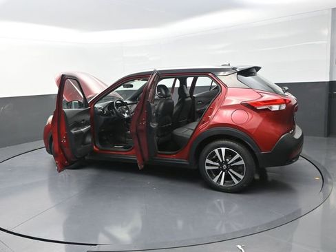 Used 2019 Nissan Kicks SR w/ SR Premium Package FWD image 14