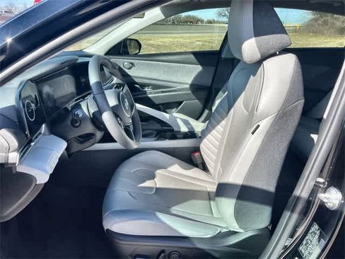 Used 2024 Hyundai Elantra Limited image 11