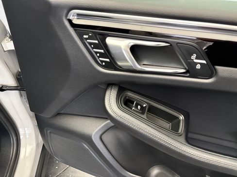 Certified 2023 Porsche Macan AWD/4WD image 24