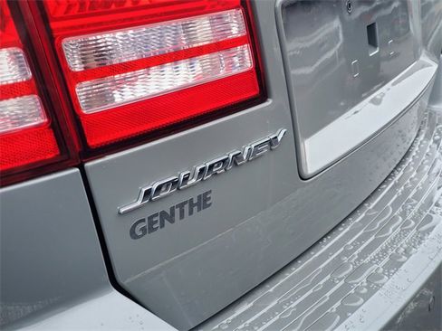 Used 2020 Dodge Journey SE w/ SE Popular Equipment Group image 5