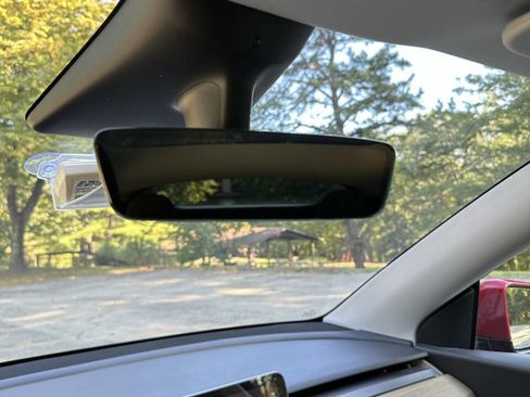 Used 2021 Tesla Model Y Long Range image 29