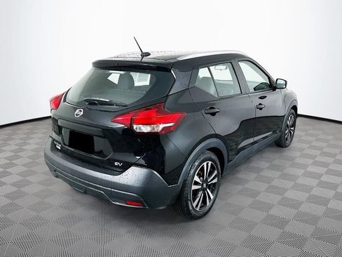 Used 2019 Nissan Kicks SV FWD image 10
