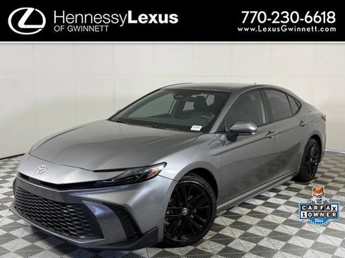 Used 2025 Toyota Camry SE FWD image 1