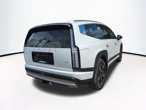 New 2026 Hyundai Ioniq 9 SE image 5