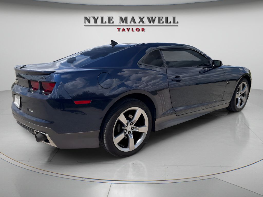 Used 2010 Chevrolet Camaro SS w/ LPO, Ground Effects Package RWD image 3