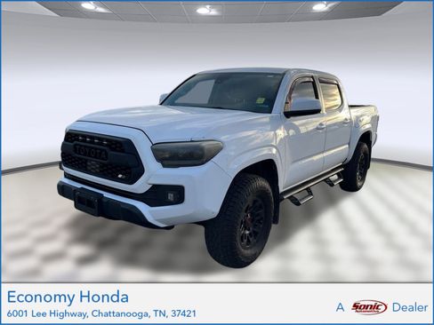 Used 2020 Toyota Tacoma SR image 1