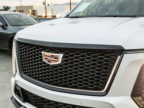 Used 2025 Cadillac Escalade V AWD/4WD image 6