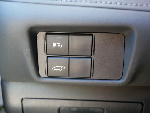 Used 2022 Toyota Highlander XLE AWD/4WD image 26