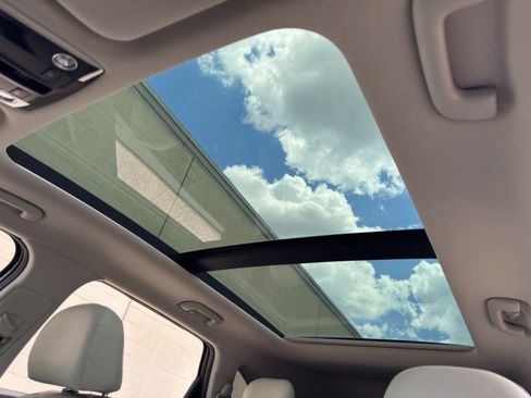 Used 2022 Kia Sorento S w/ Panoramic Sunroof Package FWD image 11