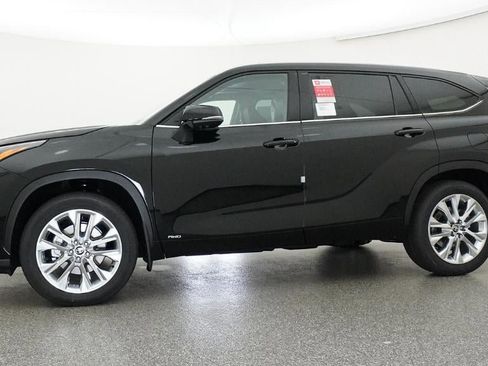 New 2026 Toyota Highlander Limited AWD/4WD image 18
