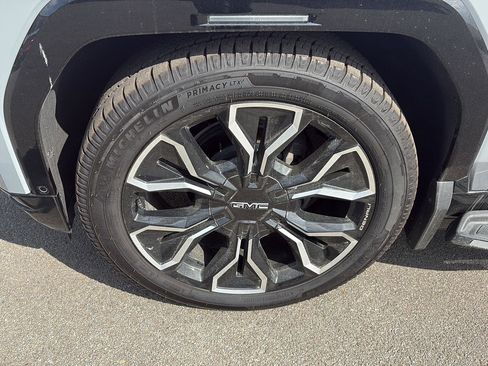 Used 2024 GMC Sierra EV Denali image 11