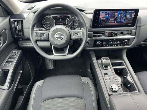 New 2026 Nissan Pathfinder S image 17