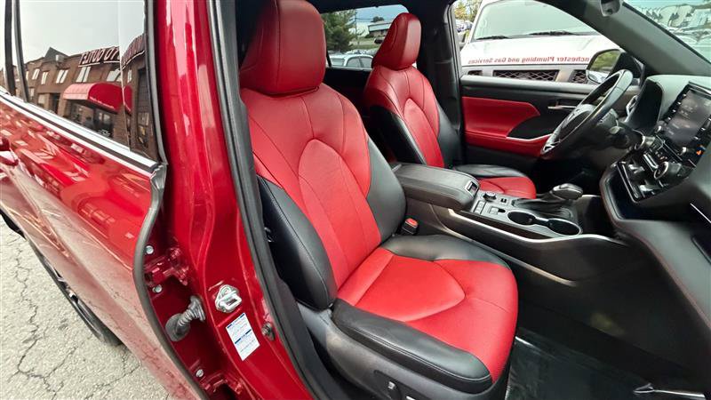 Used 2021 Toyota Highlander XSE AWD/4WD image 4