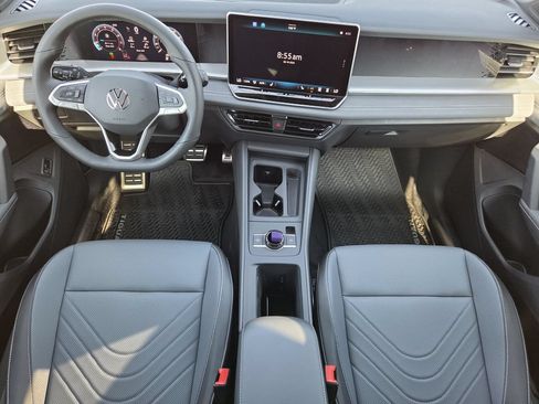 New 2026 Volkswagen Tiguan SE R-Line FWD image 23