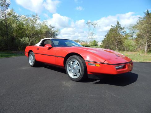 Used 1988 Chevrolet Corvette Convertible RWD image 1