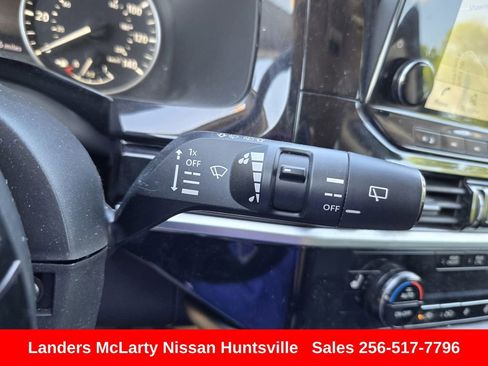 Used 2022 Nissan Pathfinder SL FWD image 24