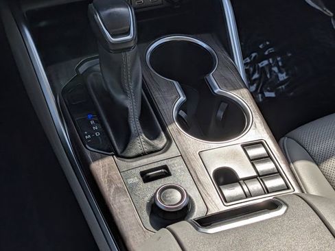 Used 2024 Toyota Highlander Platinum image 14