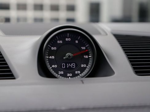 Used 2020 Porsche Cayenne Turbo image 25