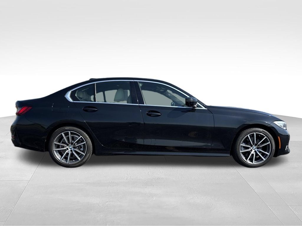 Used 2022 BMW 330i xDrive Sedan AWD/4WD image 5