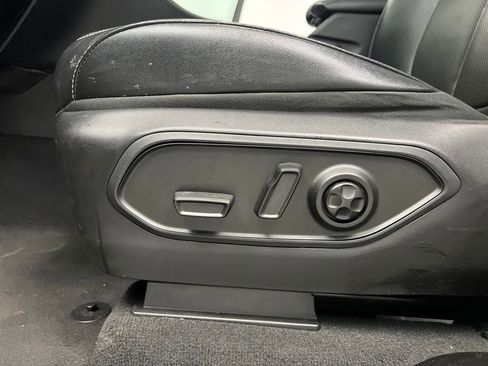 Used 2024 Jeep Grand Cherokee L Limited w/ Luxury Tech Group II image 10