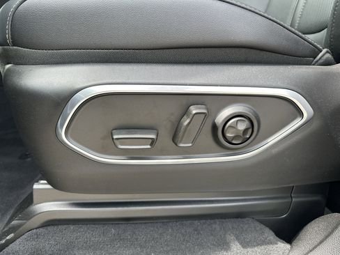 New 2025 Jeep Wagoneer 4WD w/ Premium Group I image 10