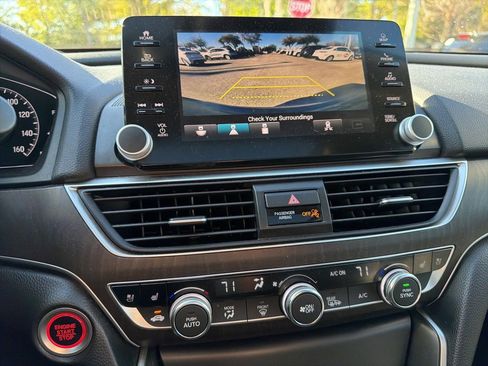Used 2018 Honda Accord Touring image 15