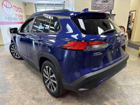 Used 2023 Toyota Corolla Cross XLE w/ Convenience Package image 9