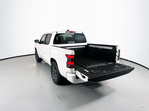 Used 2025 Nissan Frontier SV w/ SV Convenience Package RWD image 26