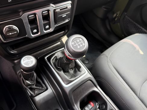 Used 2021 Jeep Wrangler Sport AWD/4WD image 15