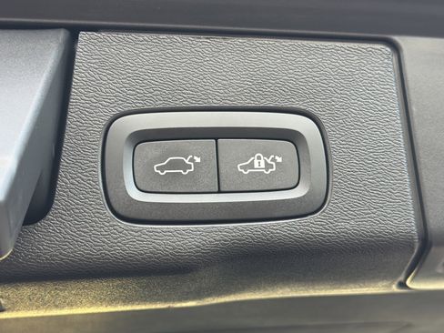 Used 2024 Volvo XC60 B5 Plus image 20