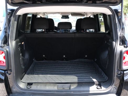 Used 2019 Jeep Renegade Trailhawk AWD/4WD image 18