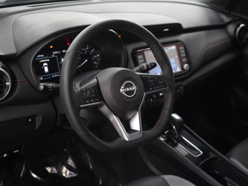 Used 2022 Nissan Kicks SR w/ Premium Package image 19