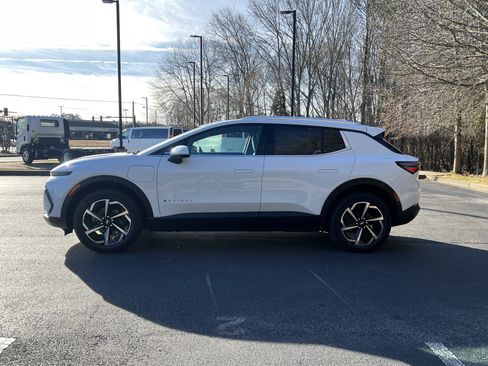 New 2026 Chevrolet Equinox EV LT AWD/4WD image 6